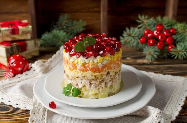 САЛАТ "КРАСНАЯ ШАПОЧКА" ИНГРЕДИЕНТЫ: грудка куриная 300 г картофель 300 г морковь 350 г ...