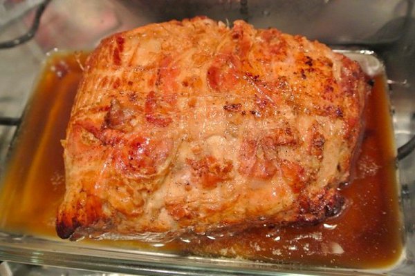 Запеченное мясо по-итальянски.Ингредиенты:Телятина (вырезка) — 700-800 гБекон
