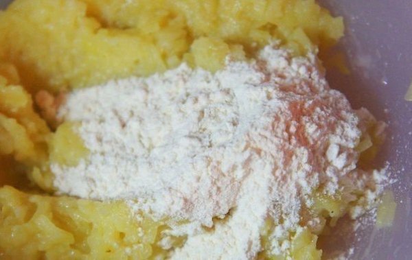 Картофельные палочки с сыром. Ингредиенты: Картофель вареный — 5 шт. Яйца куриные — 2 шт. ... - 4
