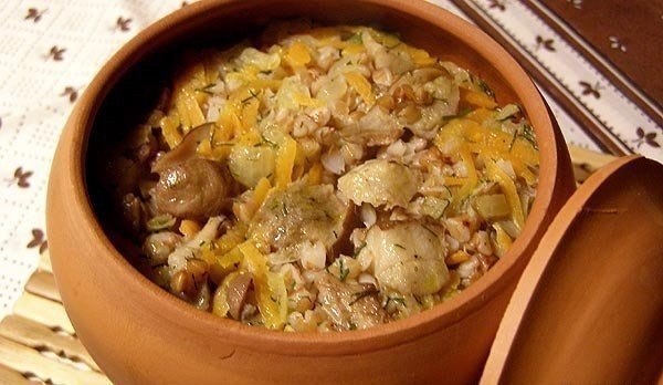 17 потрясающих рецептов блюд в горшочках. 1.Жаркое из курицы по-русски Ингредиенты: Курица весом ... - 3