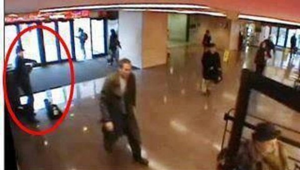 Человек стал на станции метро в Вашингтоне и начал играть на скрипке, это было холодным январским ...