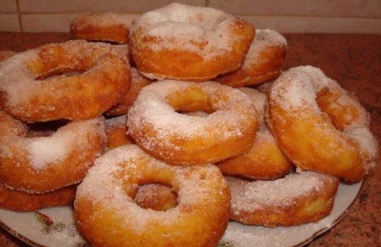 Вкусные пончики.Ингредиенты:- Молоко - 1 стакан- Дрожжи сухие - 1 ч.л.- Сахар - 1 ст. л.- Соль - ...