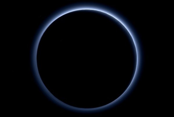 Станция New Horizons сделала снимок голубого неба Плутона