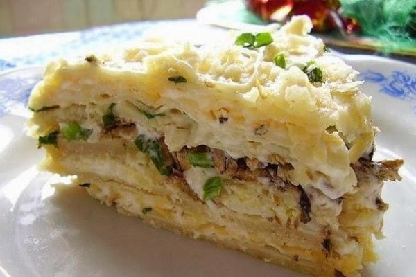 Шпротный торт.Ингредиенты:-Яйцо (сырые) — 5 шт-Консервы рыбные (Шпроты в масле) — 1 б.-Чеснок — 3 ...