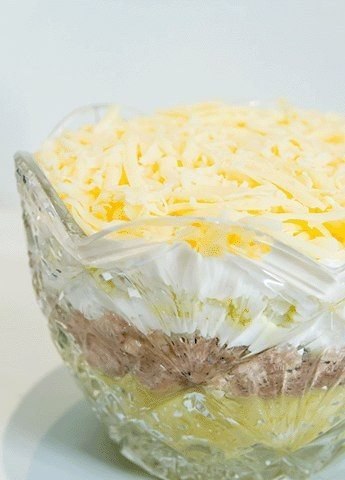 9 вкусных салатов! 1.Салат из белокочанной капусты с курицей и яичными блинчиками Состав: Яйца – 2 ... - 5