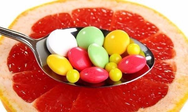 Признаки нехватки витаминов.Дефицит витамина А:сухость, ломкость, истончение волос; ломкость ногтей; ...