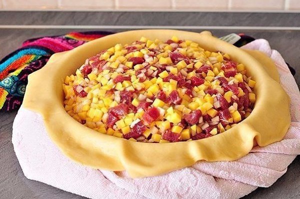 Зур бэлеш - татарский пирог с картофелем и мясом.Время приготовления: 200 минут Порций: ... - 2