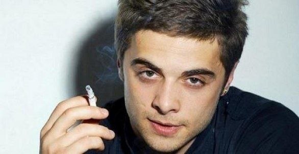 А ты только представь... Она не твоя... По утрам с ней рядом просыпаешься не ты... Её сонные глаза ...