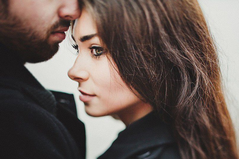 Возьми меня к себе. С тобой спокойно. Я обещаю больше не реветь, Спать по ночам, вести себя достойно ...