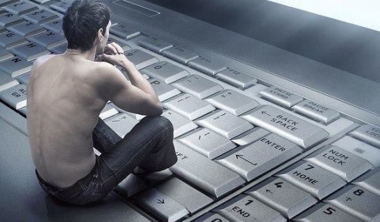Интернет, он не сближает. Это скопление одиночества. мы вроде вместе, но каждый один. Иллюзия ...
