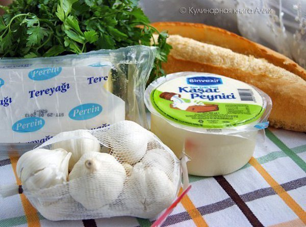 Простая закуска- хрустящий батон с сыром и чесноком.Ингредиенты:Вчерашний батон (в оригинале рецепта ... - 2