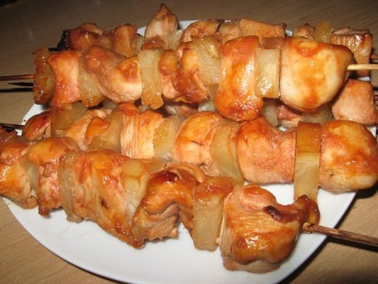 ШАШЛЫК ИЗ КУРИЦЫ. С АНАНАСОМ ИНГРЕДИЕНТЫ: Грудки куриные — 2 шт. Ананас — 1 шт. Кетчуп — 100 мл Соус ...