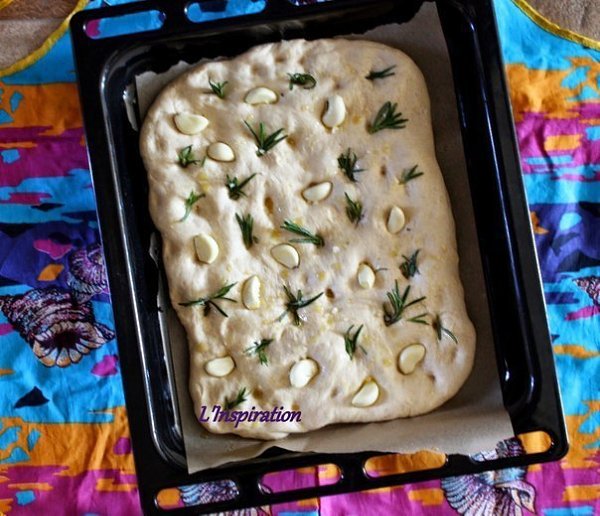Фокачча с розмарином и чесноком от Дж. Оливера. Потрясающе вкусная и нежная фокачча с чесноком и ... - 4