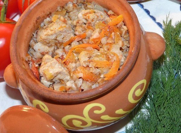 17 потрясающих рецептов блюд в горшочках. 1.Жаркое из курицы по-русски Ингредиенты: Курица весом ... - 2