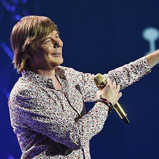 Все 20 лет мечтал о золотом микрофоне(граммофонов-то предостаточно:)), и только в день юбилейного ...
