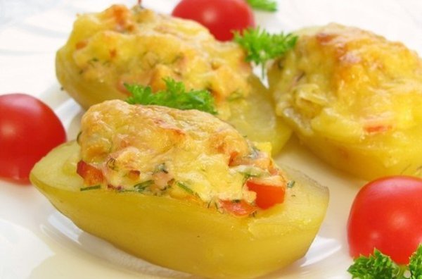 Фаршированный картофель.Ингредиенты:-1 кг картофеля-1 копченый окорочек (или любое копченое ...