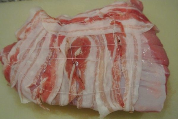 Запеченное мясо по-итальянски.Ингредиенты:Телятина (вырезка) — 700-800 гБекон