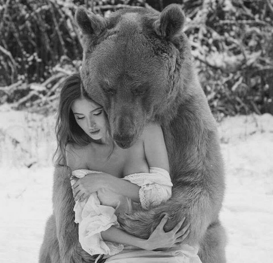 С мужчиной должно быть надёжно....тепло.....и.... спокойно....