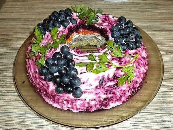 САЛАТ "ЧЁРНАЯ ГРОЗДЬ" Ингредиенты: отварное мясо (любое) — 200-250 гр, картофель — 3 шт, ...