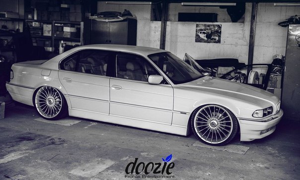 BMW 7 Series E38 - 2