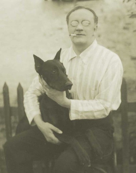 Сергей Есенин.СОБАКЕ КАЧАЛОВАДай, Джим, на счастье лапу мне,Такую лапу не видал я сроду.Давай с ...