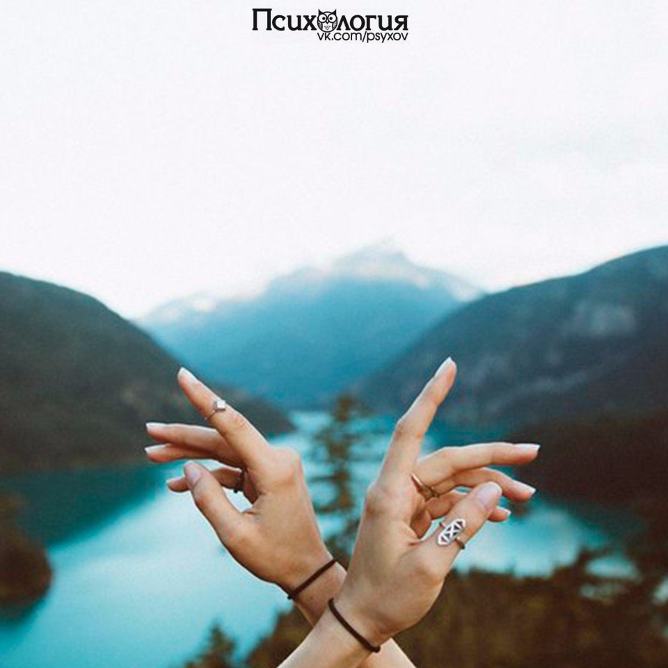 Время - странная вещь. Оно лечит, стирает, разлучает, воссоединяет, спешит, идет, но только не ...