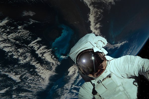 Он повсюду: дома, на работе, вокруг нас и даже внутри нас. Он – это космос, который намного ближе, ...