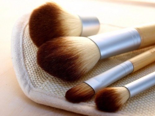 7 способов почистить кисточки для макияжа.1. Детское мылоДетское мыло (жидкое в виде геля или ...