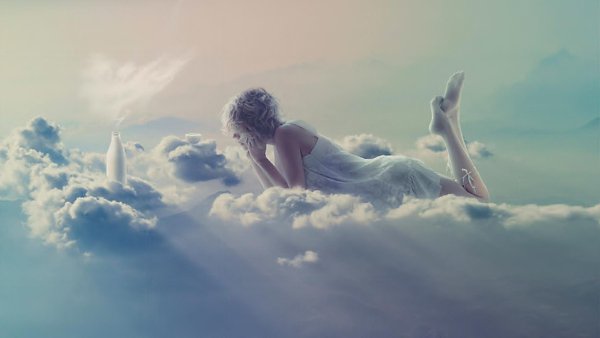 Какая, в сущности, смешная вышла жизнь, Хотя, что может быть красивее, Чем сидеть на облаке - и, ...