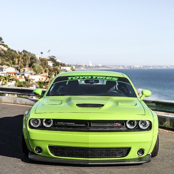 Dodge Challenger - 8