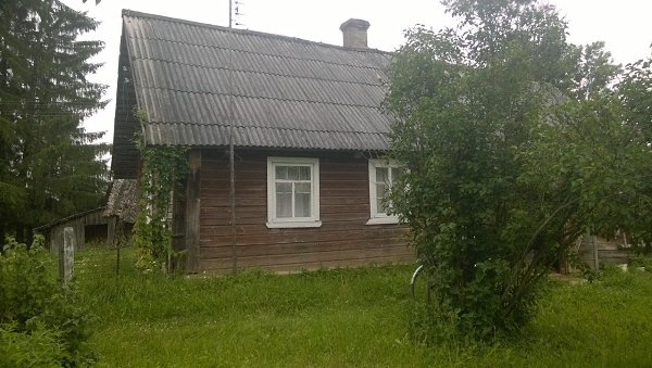 Продаётся крепкий добротный деревенский дом с баней недалеко от озера, на земельном участке около ...