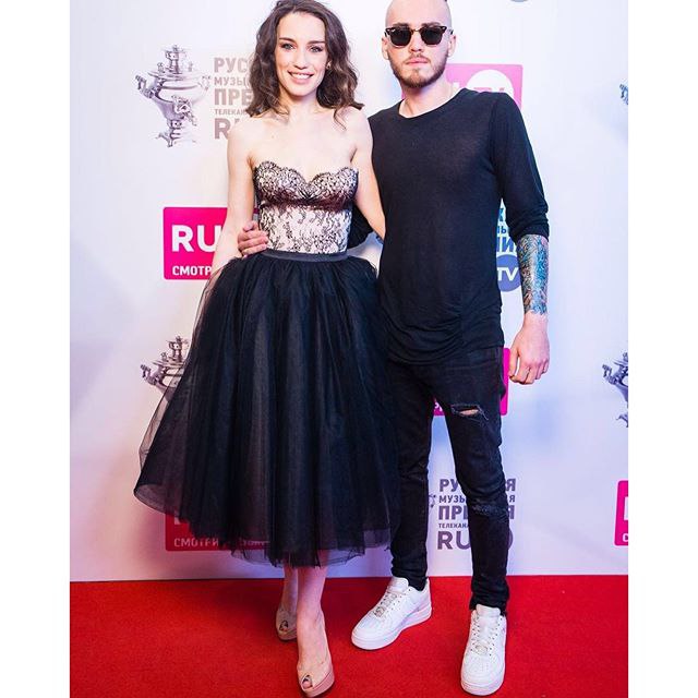    @ru_tv .   @anastasia_https://fotostrana.ru/away?to=/sl/nDH2 Carpet RuTv awards.