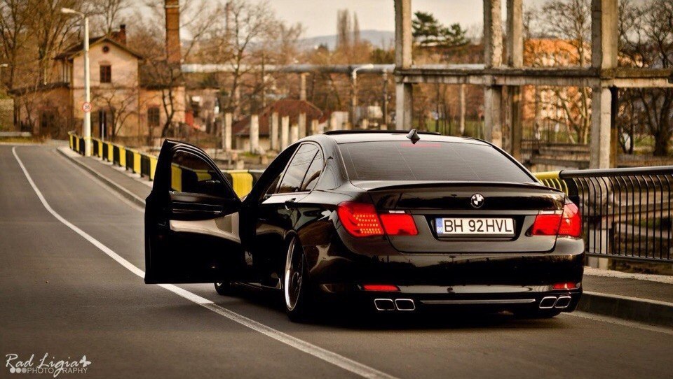 BMW 7 Series F02 - 5