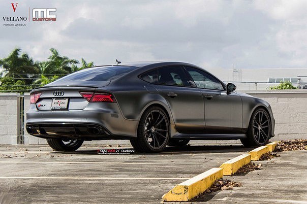 Grey Audi RS7 - 2