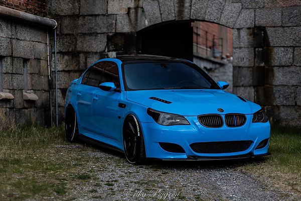 BMW M5 (E60)
