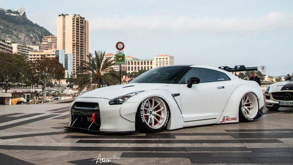 Nissan GT-R