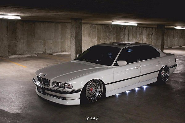 BMW 740iL (E38)
