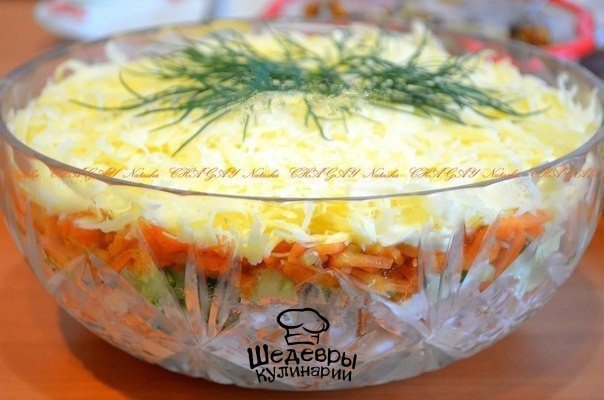 САЛАТ С КОПЧЕНОЙ КУРИЦЕЙ.Знаю, что буду готовить.ИНГРЕДИЕНТЫ: 100 г твердого сыра; 2 свежих огурца; ...