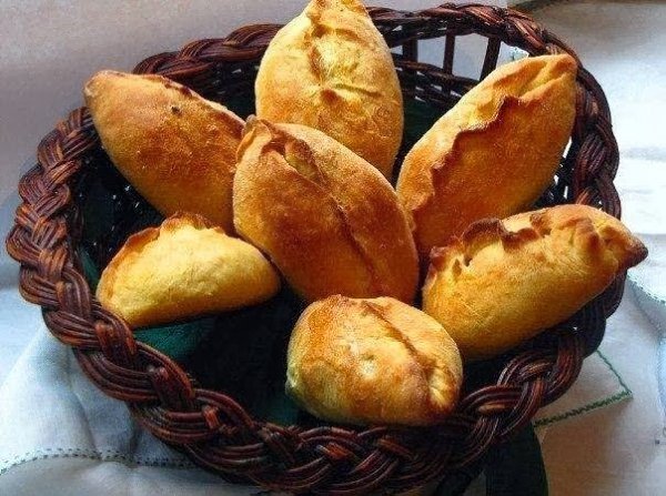 Пирожки из французского теста.Ингредиенты:- 3 стакана муки- 3 ст. л. сахара- 200 г маргарина- 1 ...