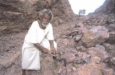   .    Dashrath Manjhi    ...