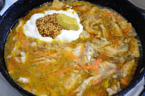 Куриное филе в сметанно-горчичном соусе. Есть огромное количество рецептов приготовления куриного ... - 7