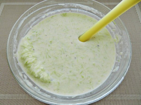Кабачковые блинчики. Вкусные кабачковые блинчики можно приготовить на завтрак или на ужин. Блинчики ... - 3