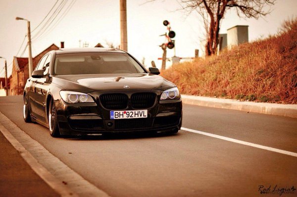 BMW 7 Series F02 - 3