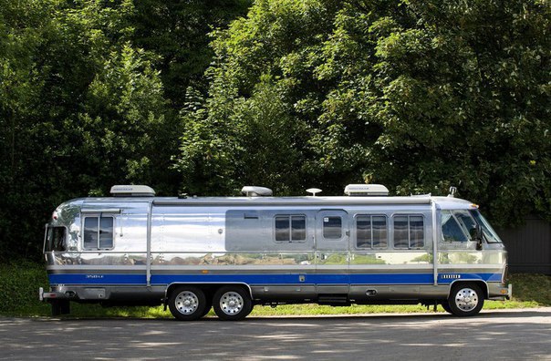 Airstream 350LE Class A Motorhome (1992).    Chevrolet. - 2