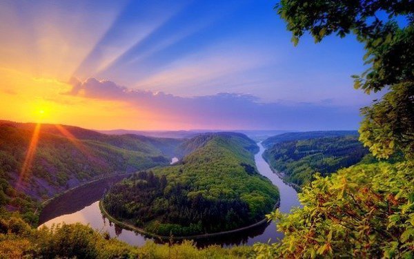 Что же такое счастье? Одни говорят:- Это страсти: Карты, вино, увлеченья - Все острые ощущенья. ...