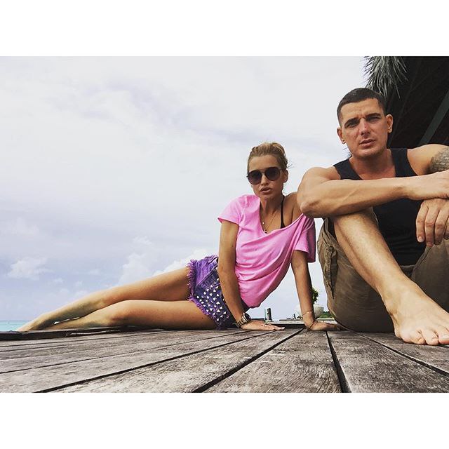     )))     ,      ?!  ,   ...