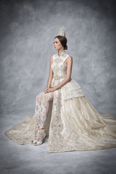 Swarovski Sparkling Couture Exhibition. - 5