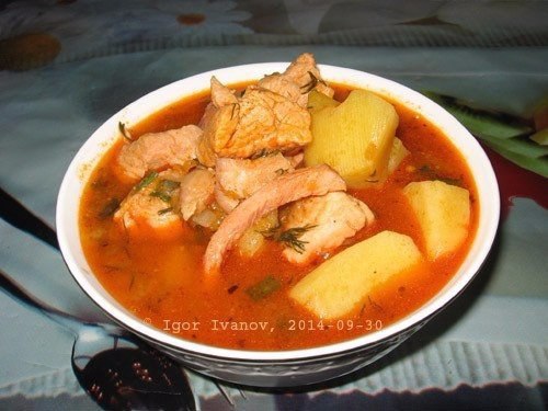 Жаркое по-Уральски.Очень вкусно и очень сытно! Ингредиенты:300 гр. грудинка копчёная600 гр. свинина1 ...