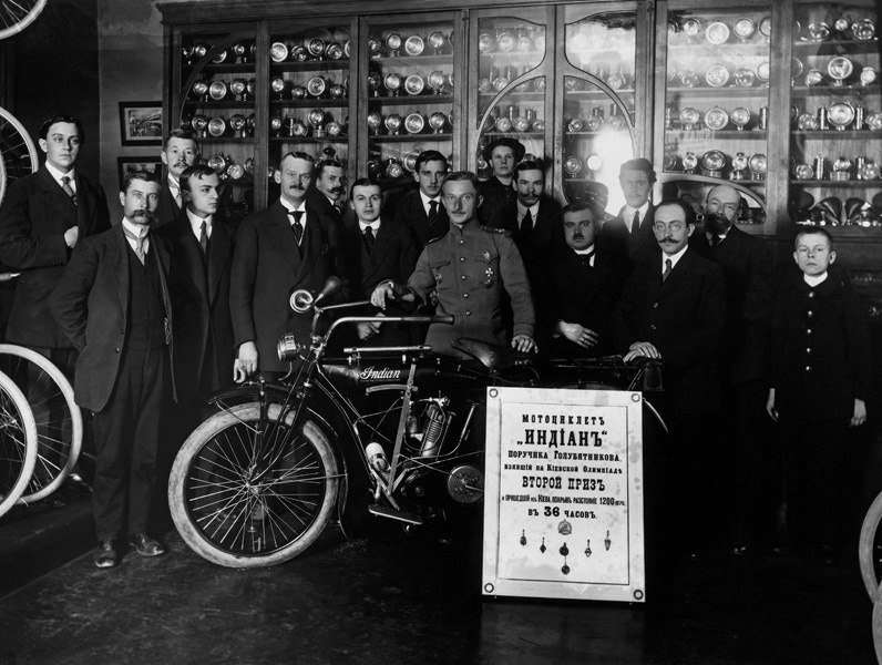 Торговый дом победа. Выставка 1913 года в россии. российская империя автомобильная выставка. автомобили 1913 года. торговый дом победа санкт-петербург.