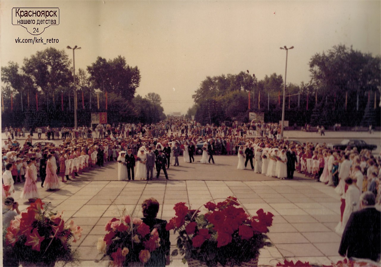 Центральный парк Красноярск 80 года. Центральный парк Красноярск до революции. Городской сад Красноярск аллея 1905 собор. Красноярск 1988 год.